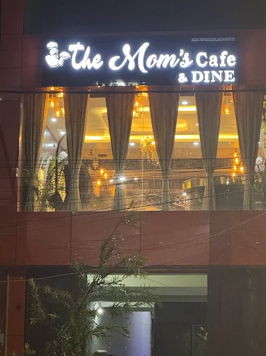 The Mom’s Cafe&Dine